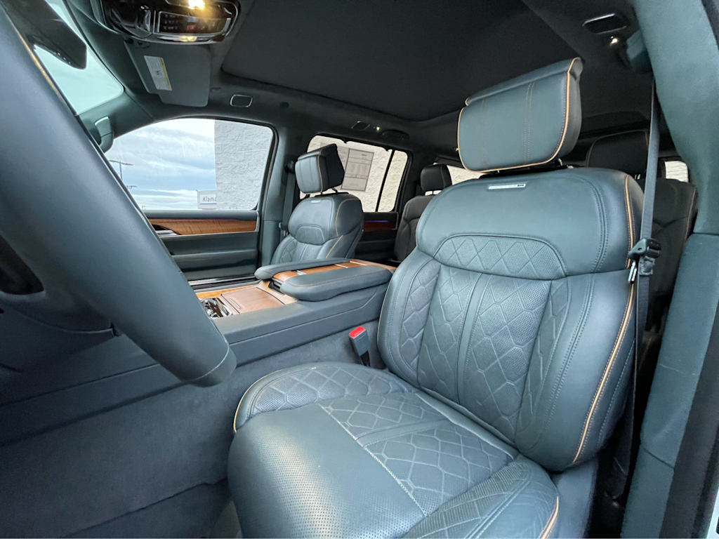 Thumbnail: 2022 Jeep Grand Wagoneer - 9