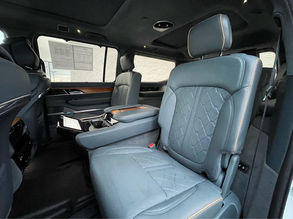 Thumbnail: 2022 Jeep Grand Wagoneer - 10