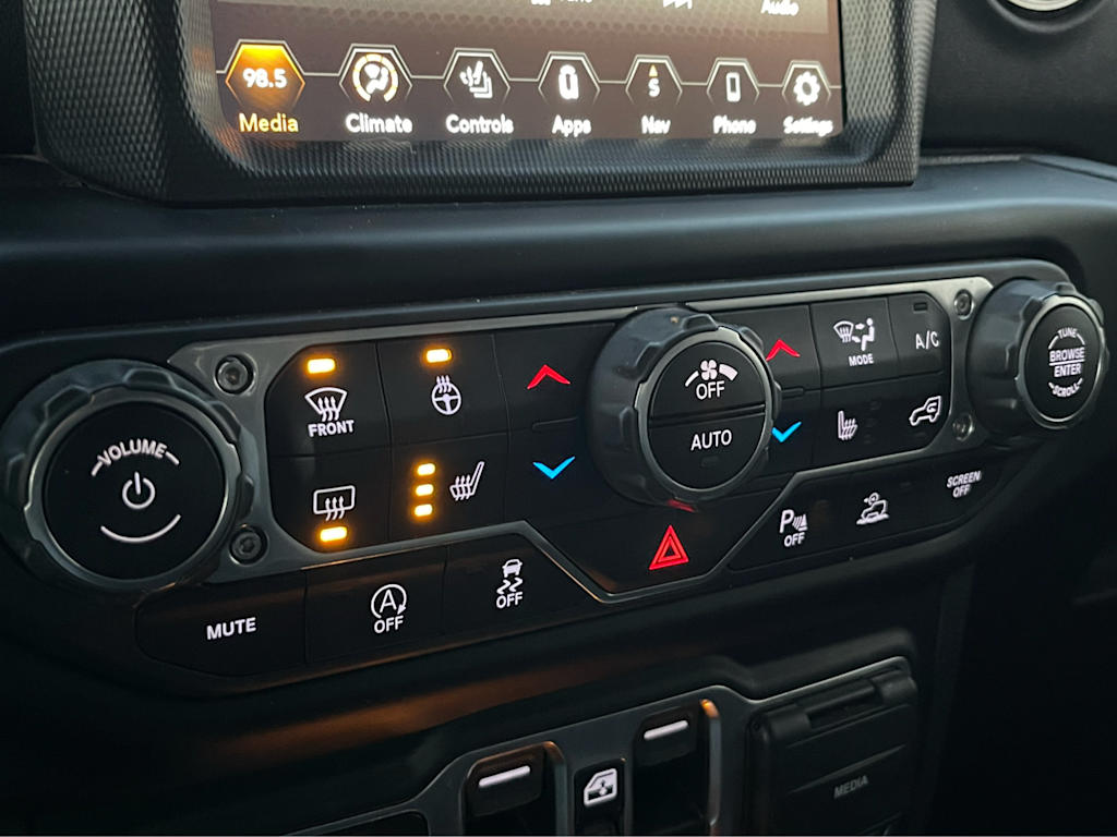 Thumbnail: 2021 Jeep Gladiator - 18