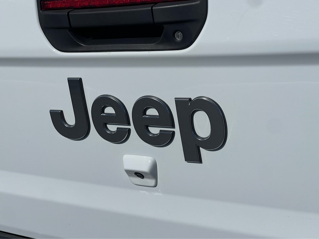 Thumbnail: 2023 Jeep Gladiator - 18