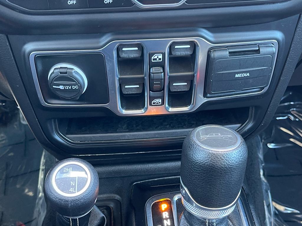 Thumbnail: 2023 Jeep Gladiator - 23