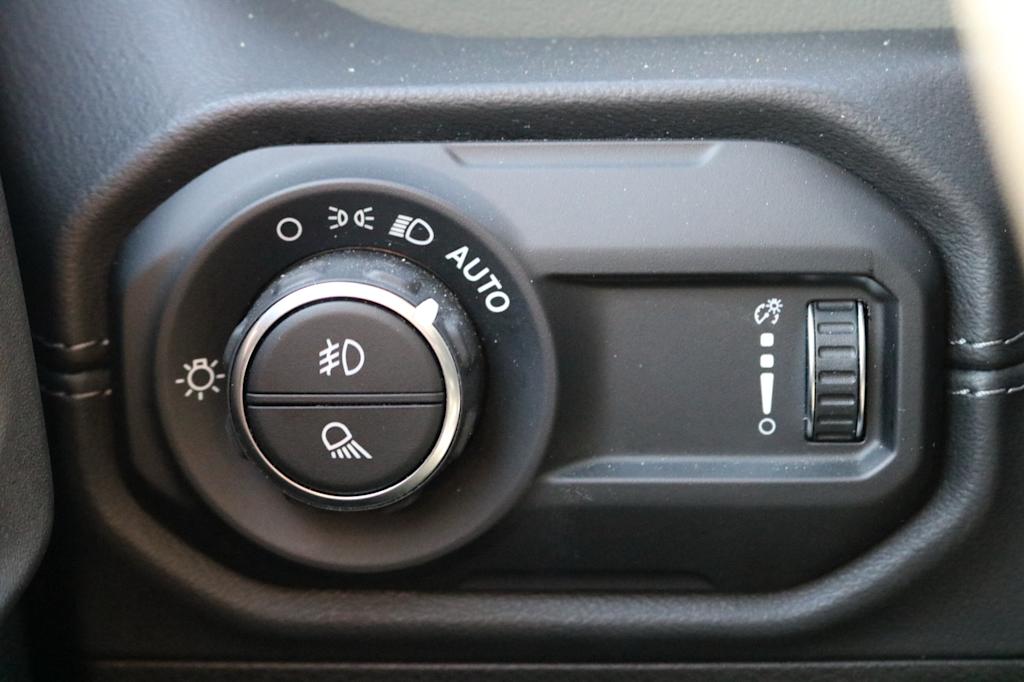 Thumbnail: 2024 Jeep Gladiator - 23