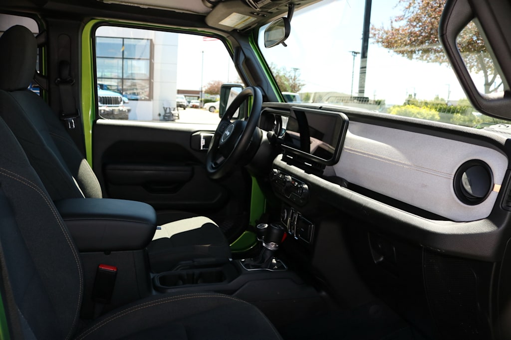 Thumbnail: 2025 Jeep Gladiator - 13