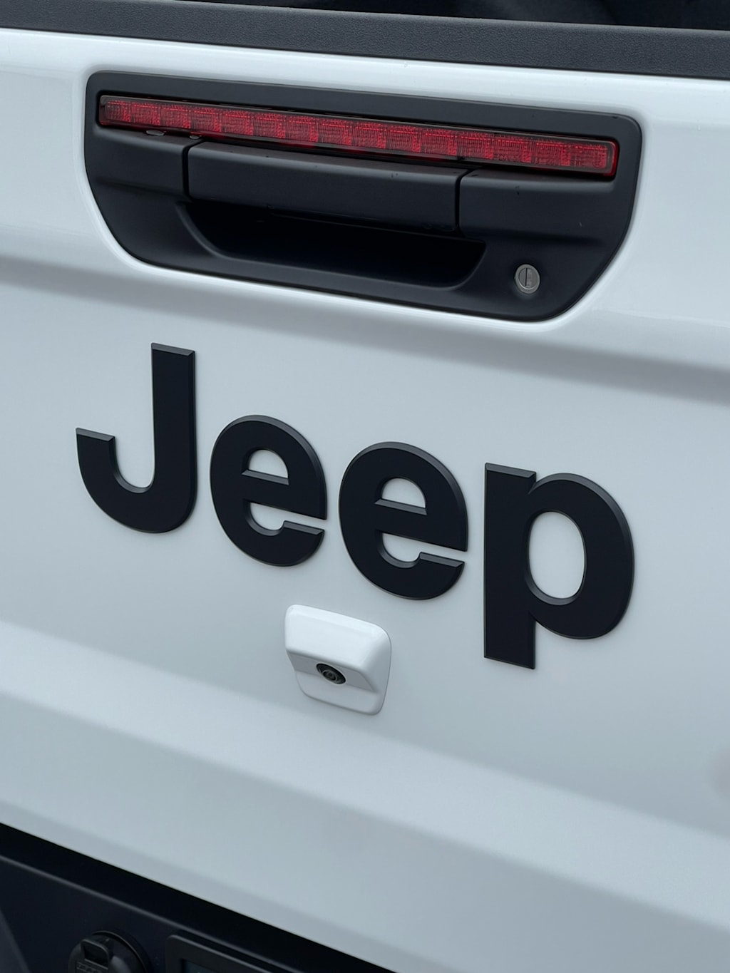 Thumbnail: 2026 Jeep Gladiator - 17