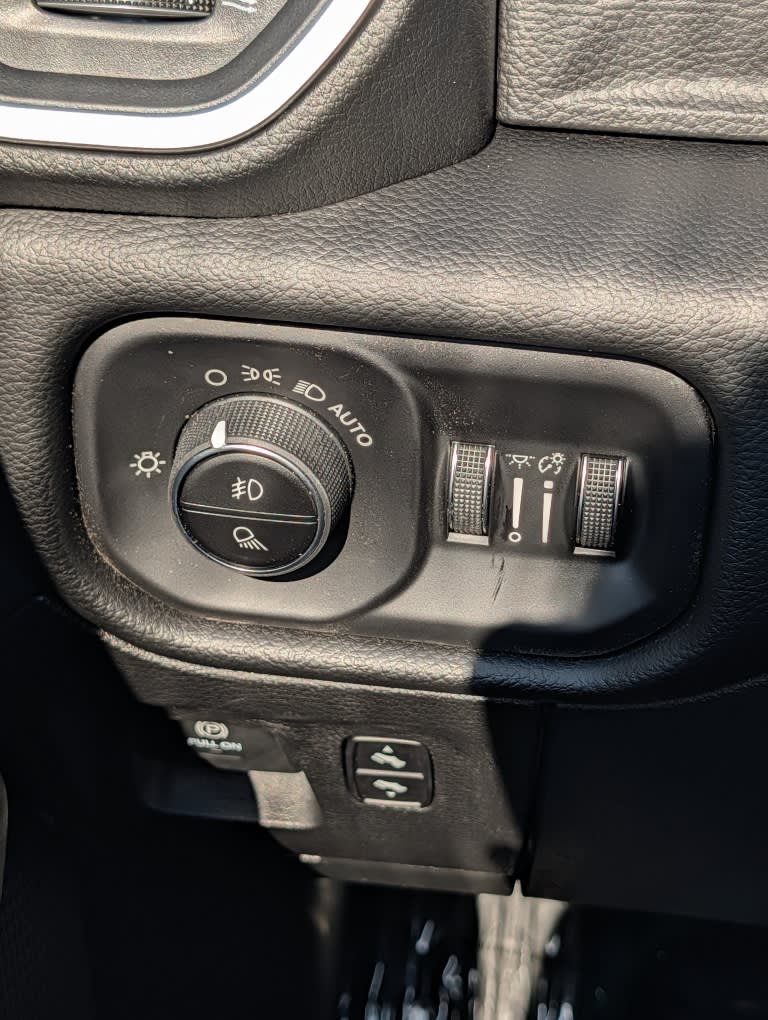 Thumbnail: 2026 RAM 1500 - 25