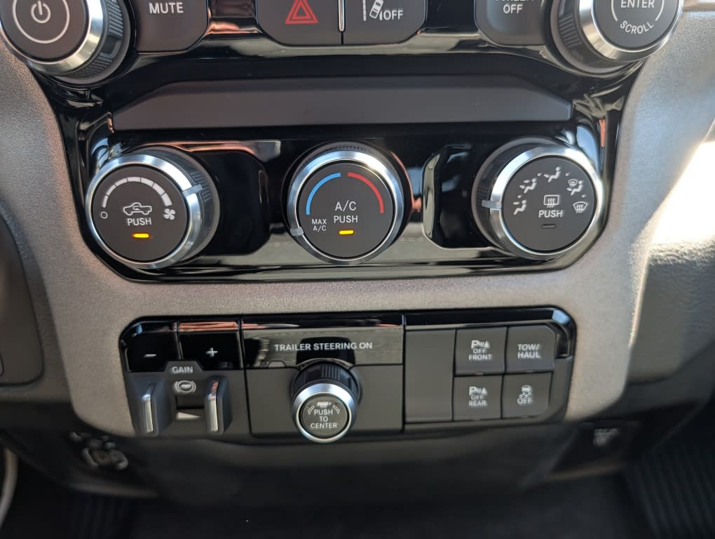 Thumbnail: 2026 RAM 1500 - 25