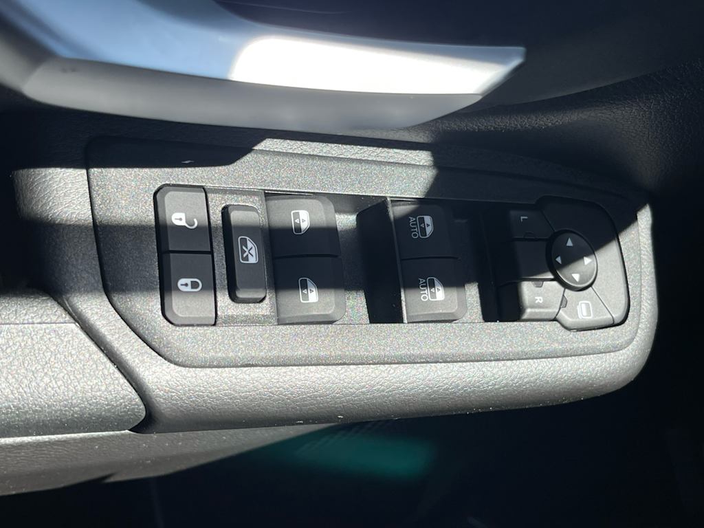 Thumbnail: 2026 RAM 1500 - 25