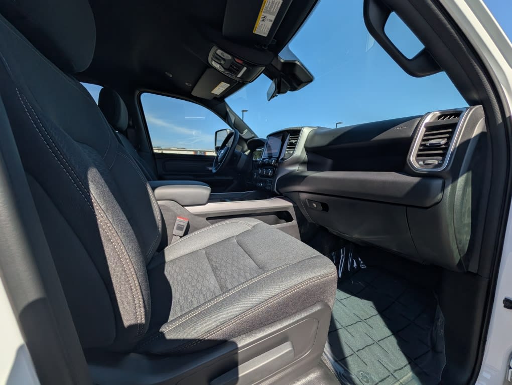Thumbnail: 2026 RAM 1500 - 9