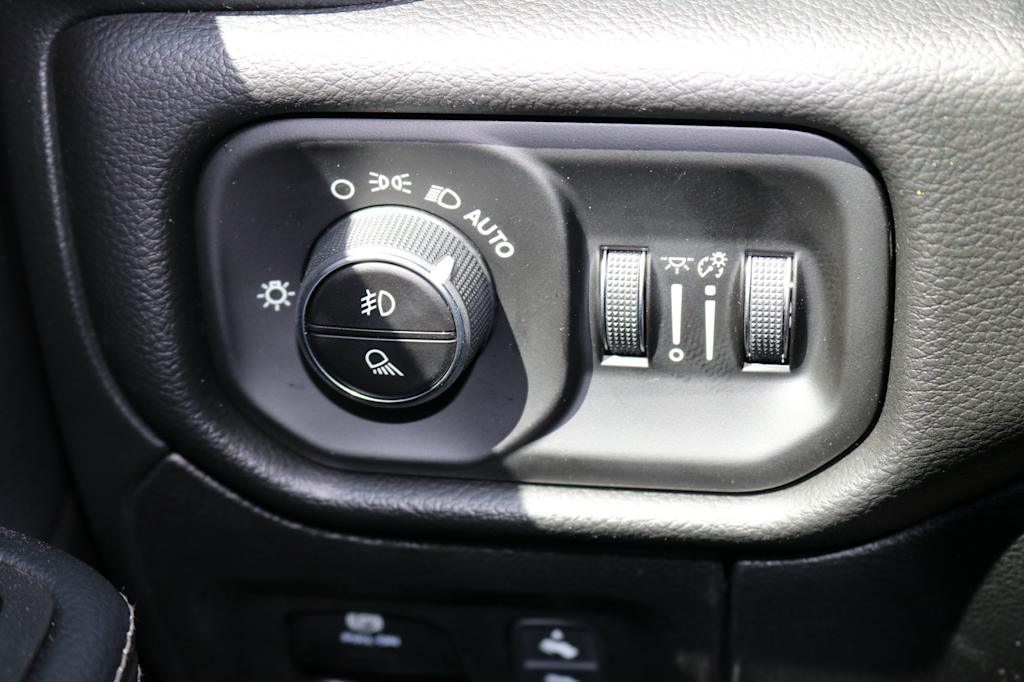 Thumbnail: 2026 RAM 1500 - 28