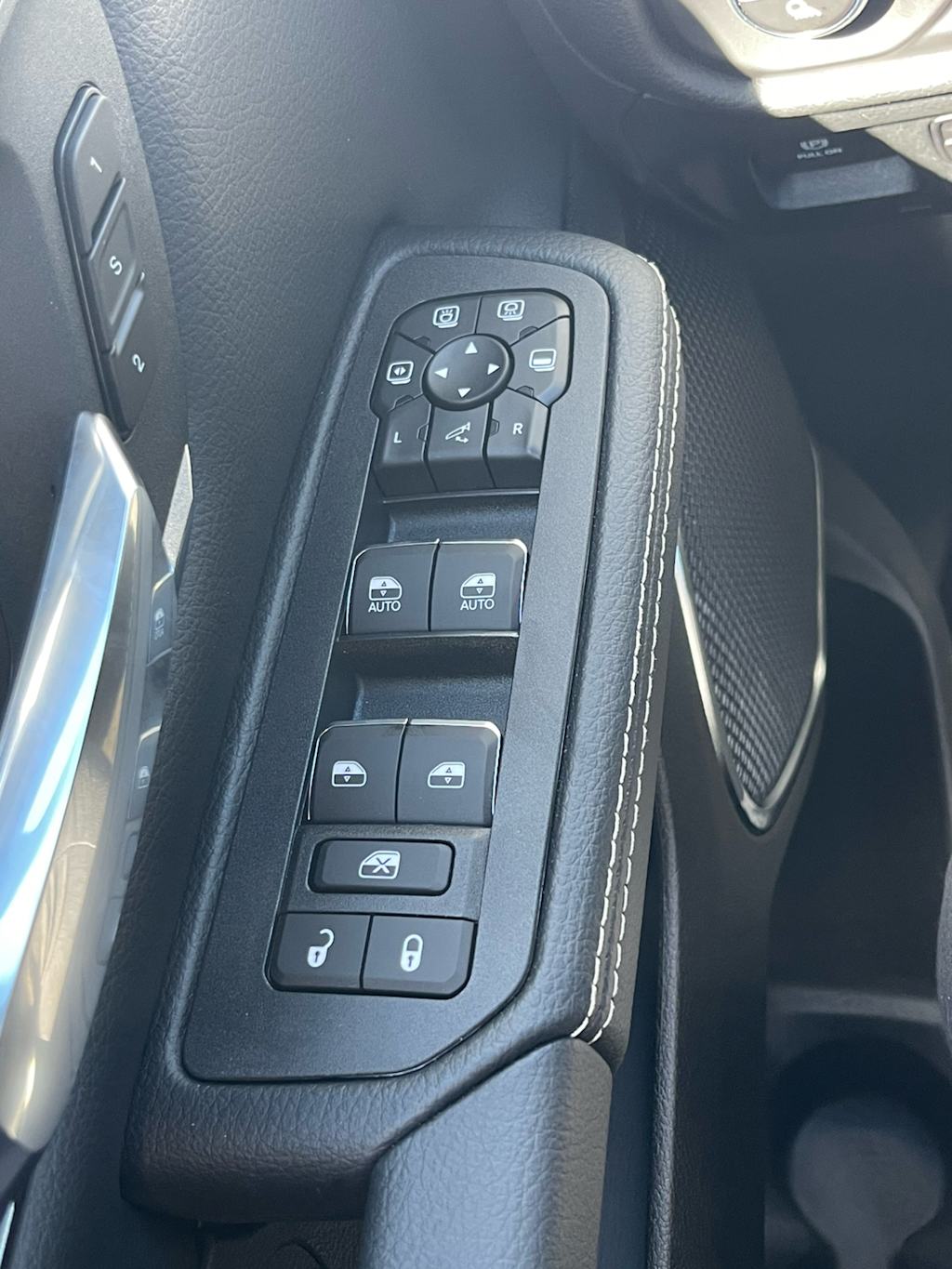 Thumbnail: 2026 RAM 1500 - 25