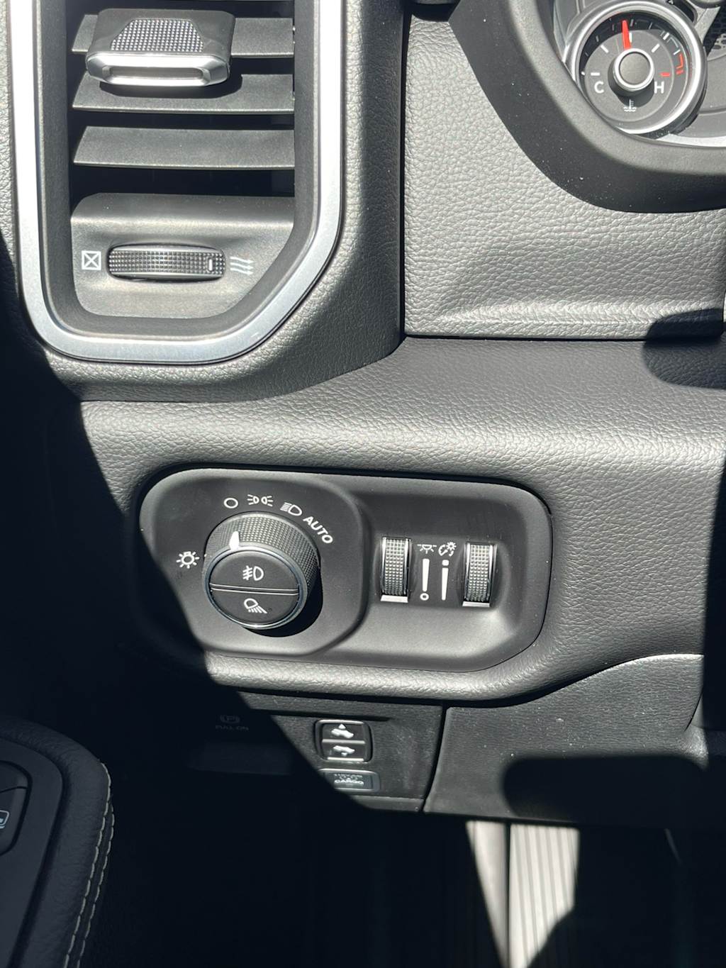 Thumbnail: 2026 RAM 1500 - 26