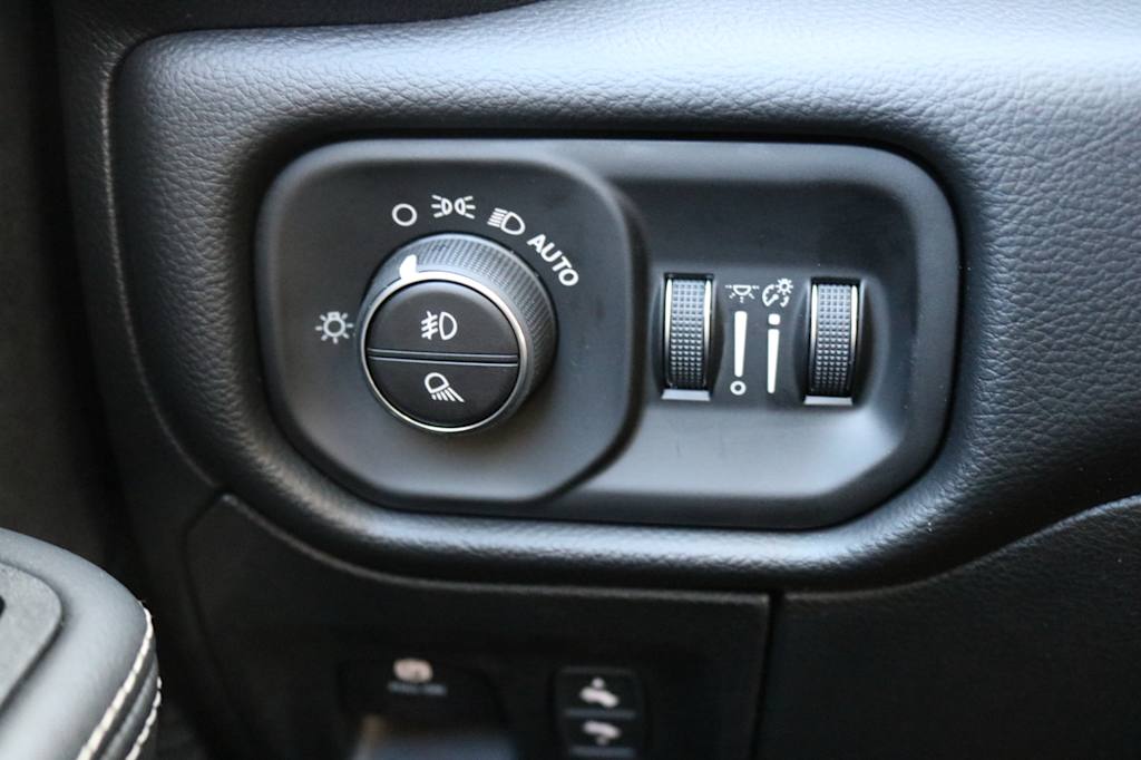 Thumbnail: 2026 RAM 1500 - 25