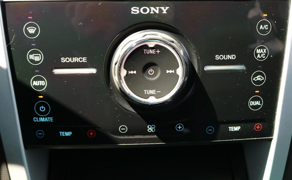 Thumbnail: 2015 Ford Explorer - 21