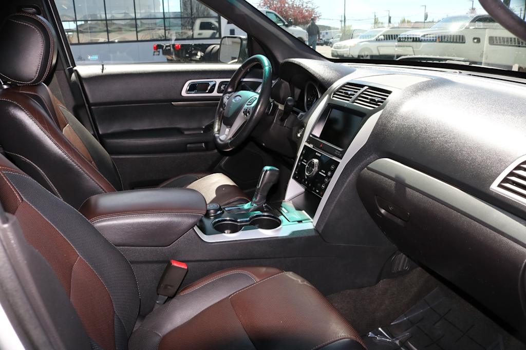 Thumbnail: 2015 Ford Explorer - 7