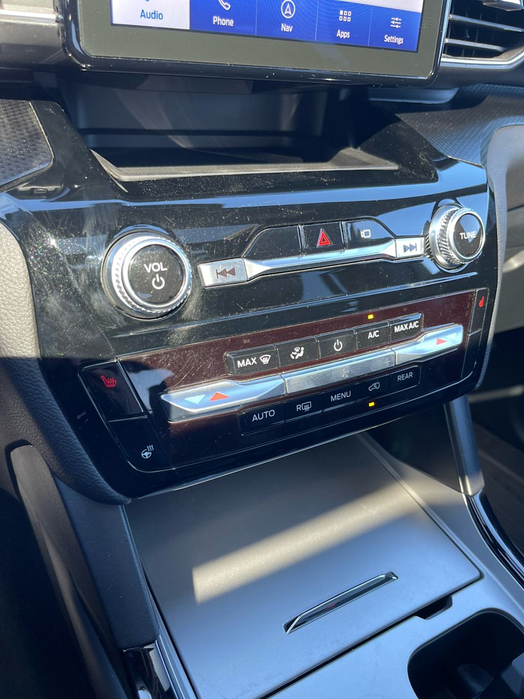 Thumbnail: 2022 Ford Explorer - 22
