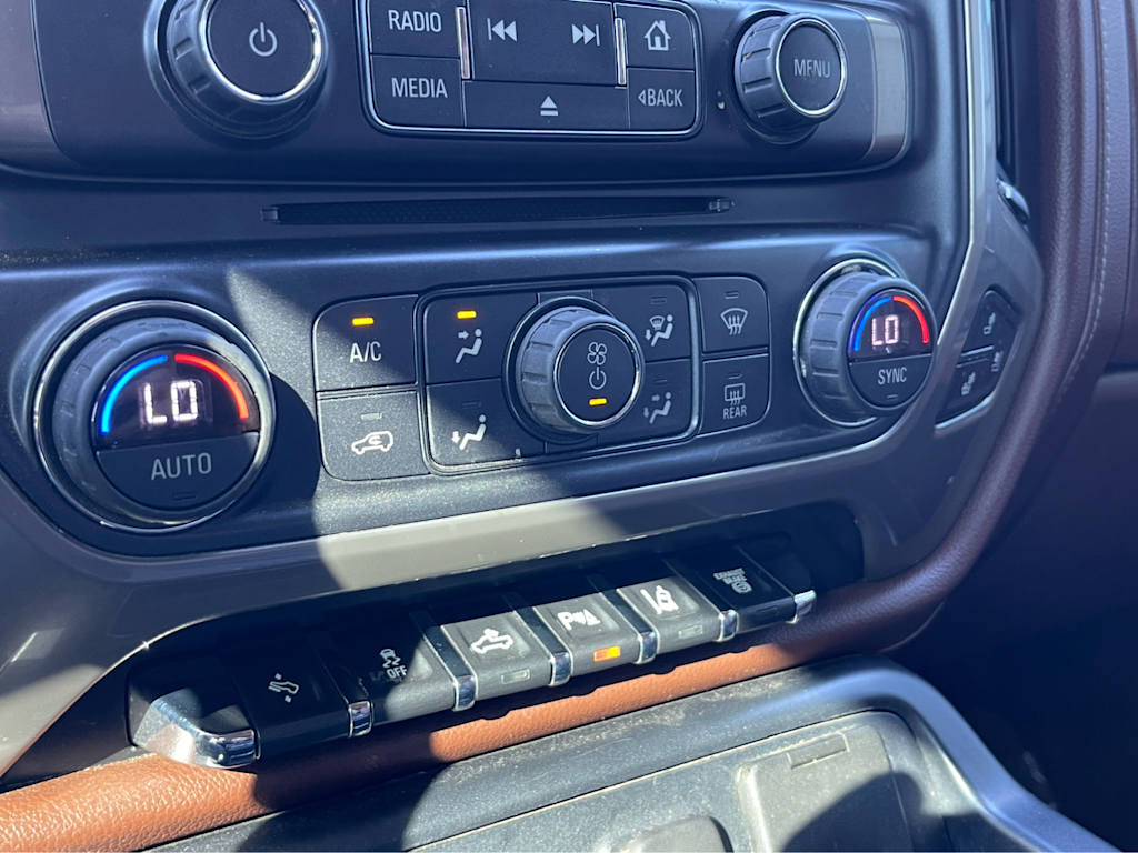 Thumbnail: 2018 Chevrolet Silverado 3500 - 21