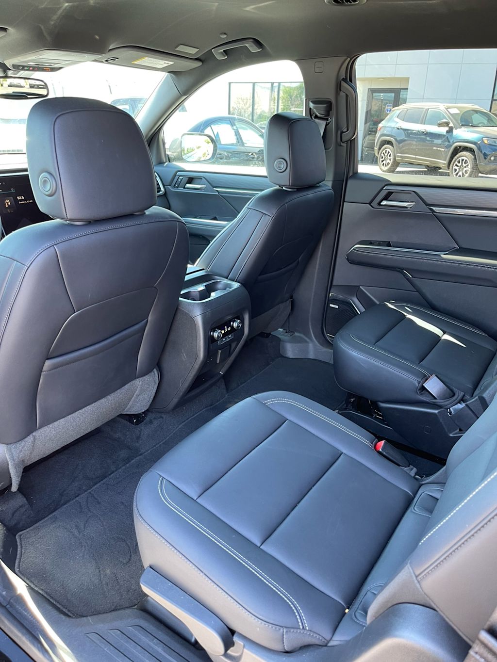 Thumbnail: 2024 GMC Acadia - 28