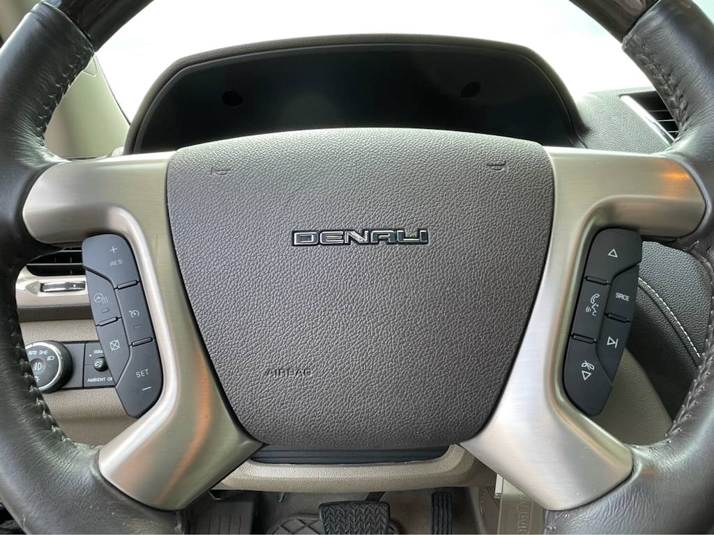 2016 GMC Acadia Denali 22
