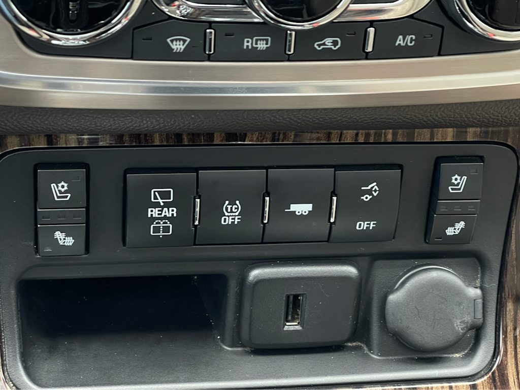 2016 GMC Acadia Denali 24