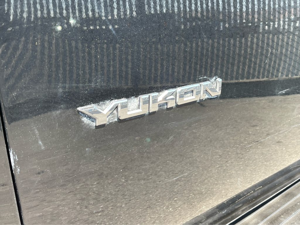 Thumbnail: 2011 GMC Yukon - 19