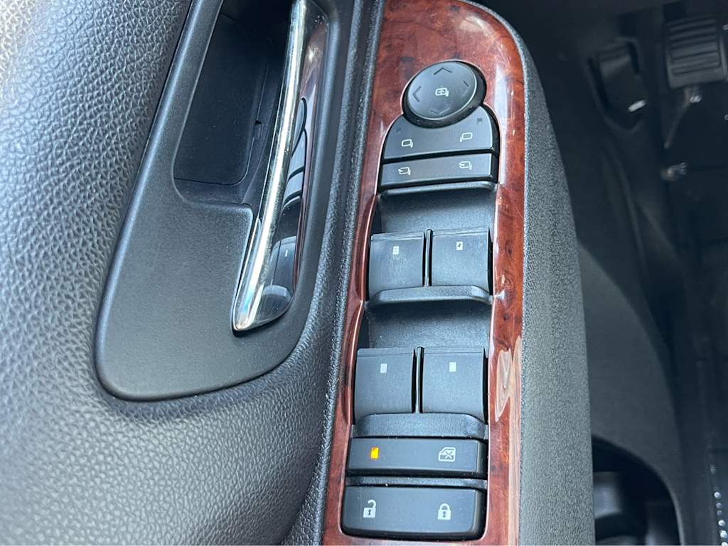Thumbnail: 2011 GMC Yukon - 23