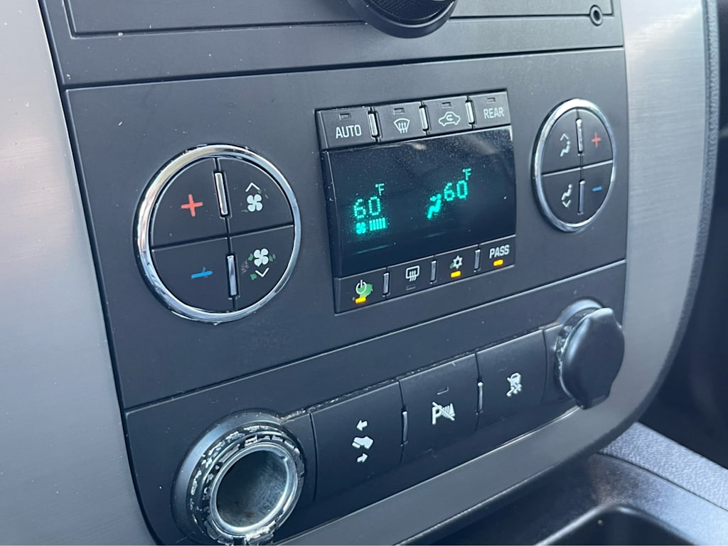 Thumbnail: 2011 GMC Yukon - 21