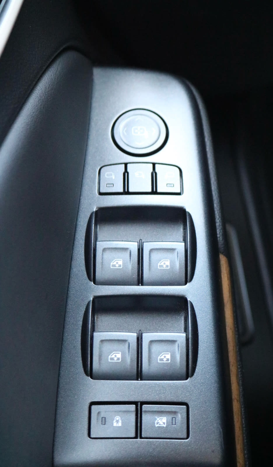 Thumbnail: 2019 GMC Yukon - 24