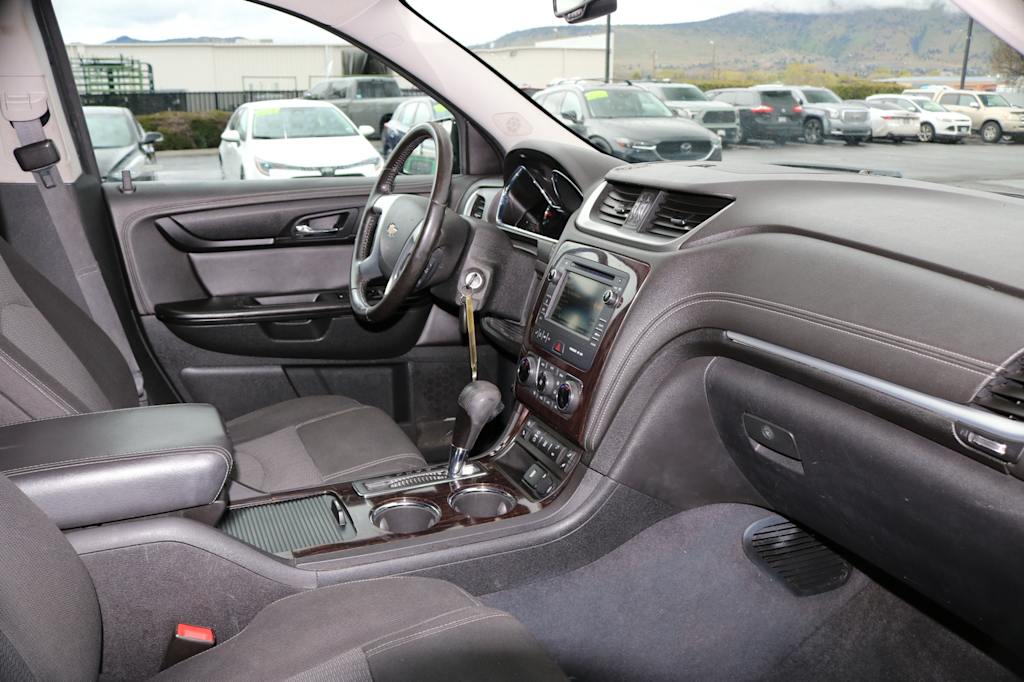 Thumbnail: 2017 Chevrolet Traverse - 11