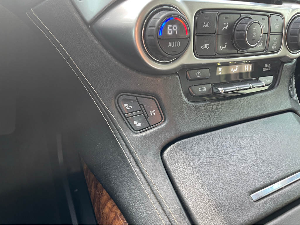 Thumbnail: 2015 Chevrolet Tahoe - 19