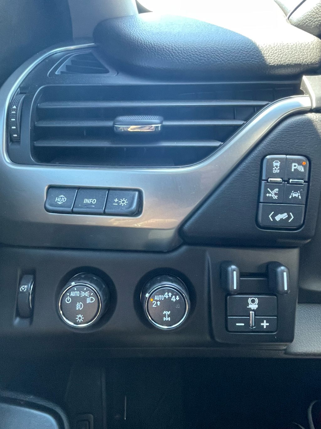 Thumbnail: 2019 Chevrolet Tahoe - 26
