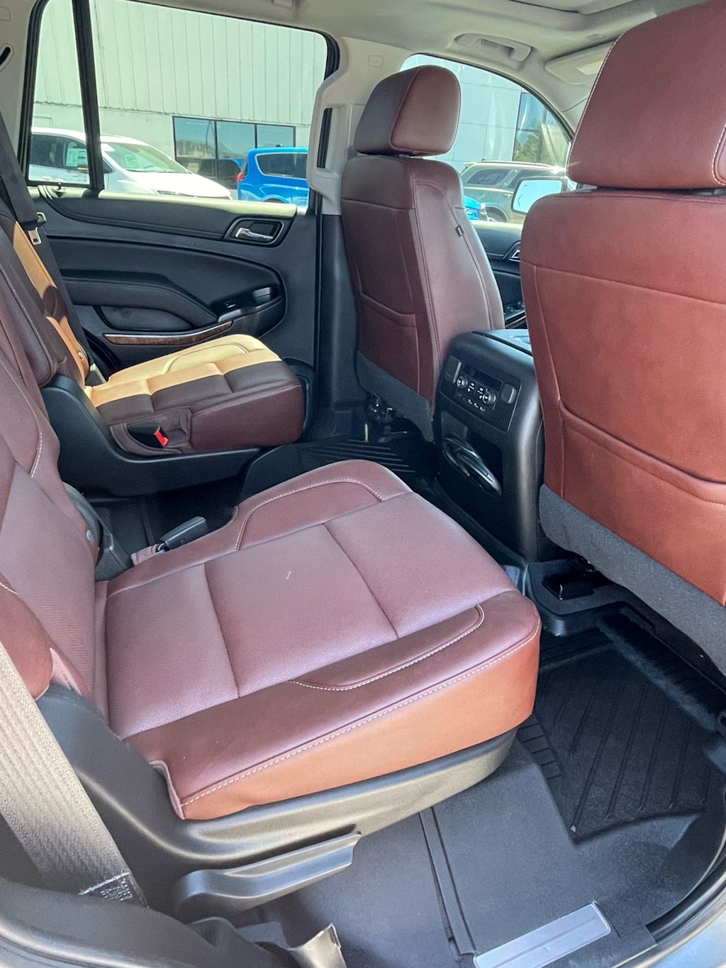Thumbnail: 2019 Chevrolet Tahoe - 12