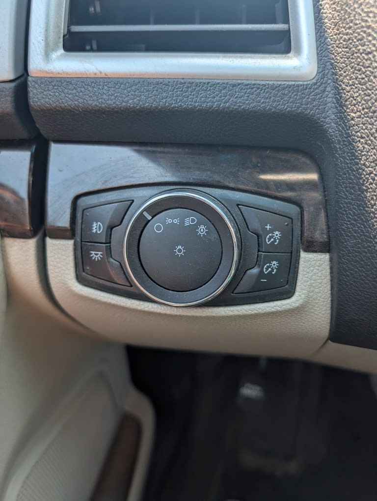 Thumbnail: 2019 Chevrolet Suburban - 24