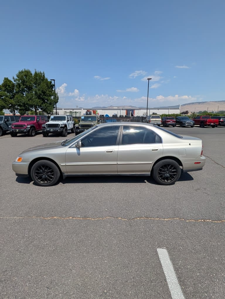 Thumbnail: 1995 Honda Accord - 4