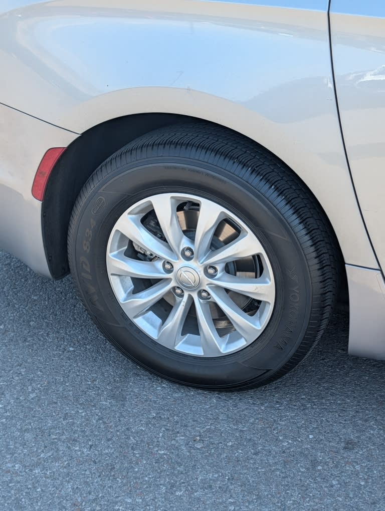 Thumbnail: 2017 Chrysler Pacifica - 6
