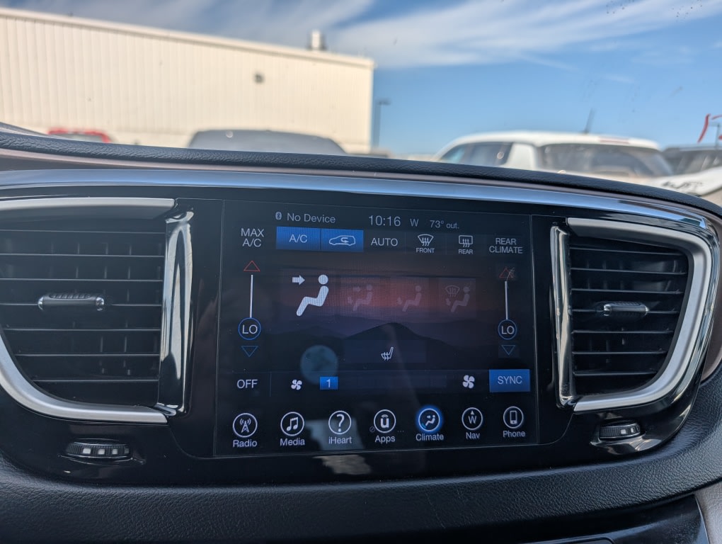 Thumbnail: 2017 Chrysler Pacifica - 11