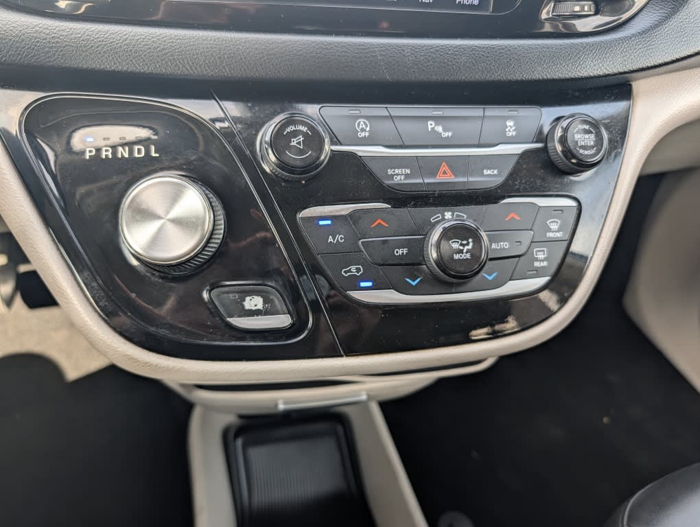 Thumbnail: 2017 Chrysler Pacifica - 18