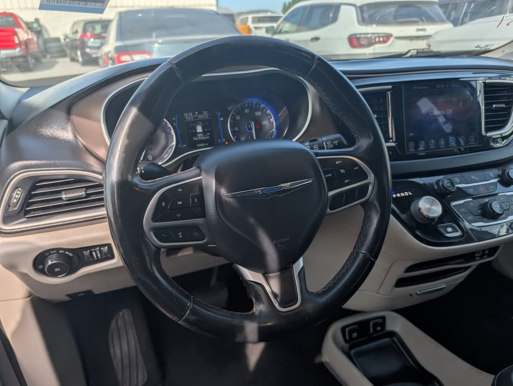 Thumbnail: 2017 Chrysler Pacifica - 2