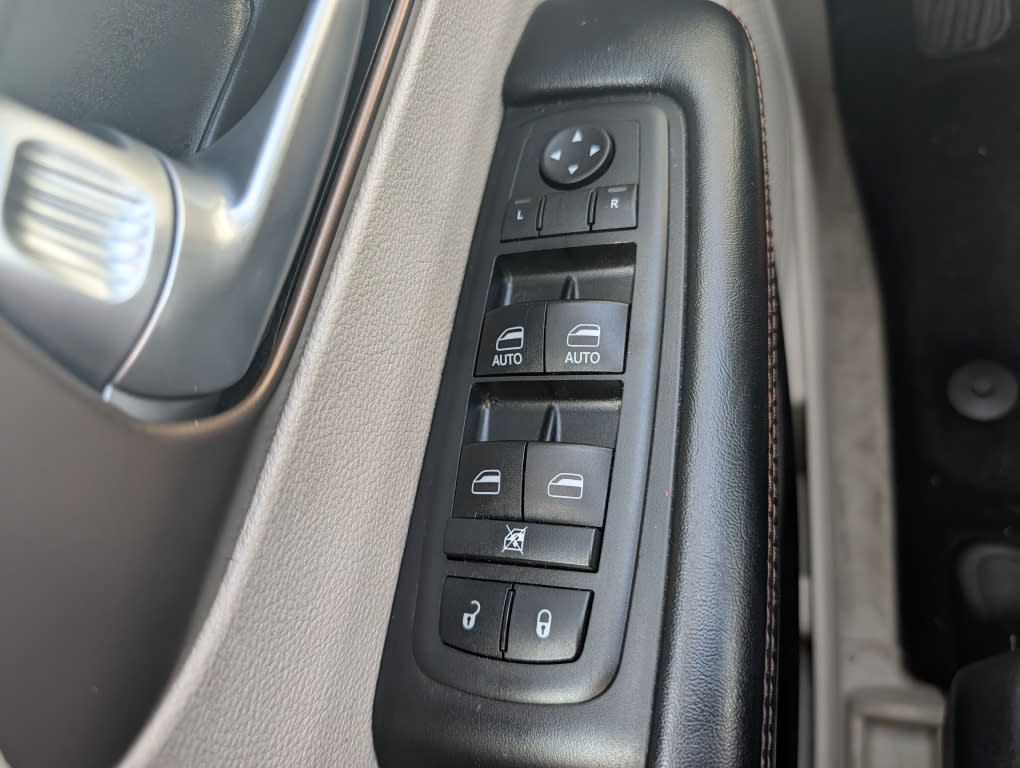 Thumbnail: 2017 Chrysler Pacifica - 20