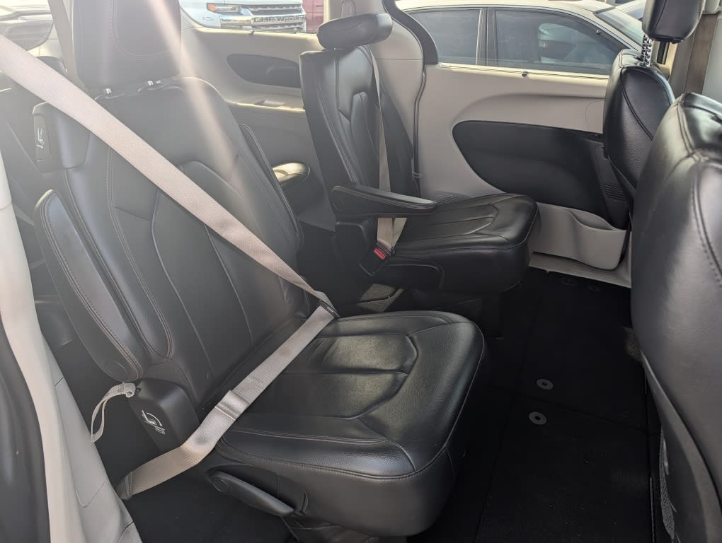 Thumbnail: 2017 Chrysler Pacifica - 22