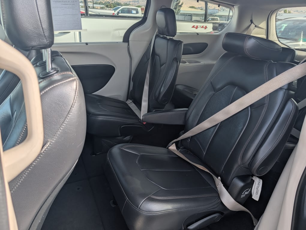 Thumbnail: 2017 Chrysler Pacifica - 24