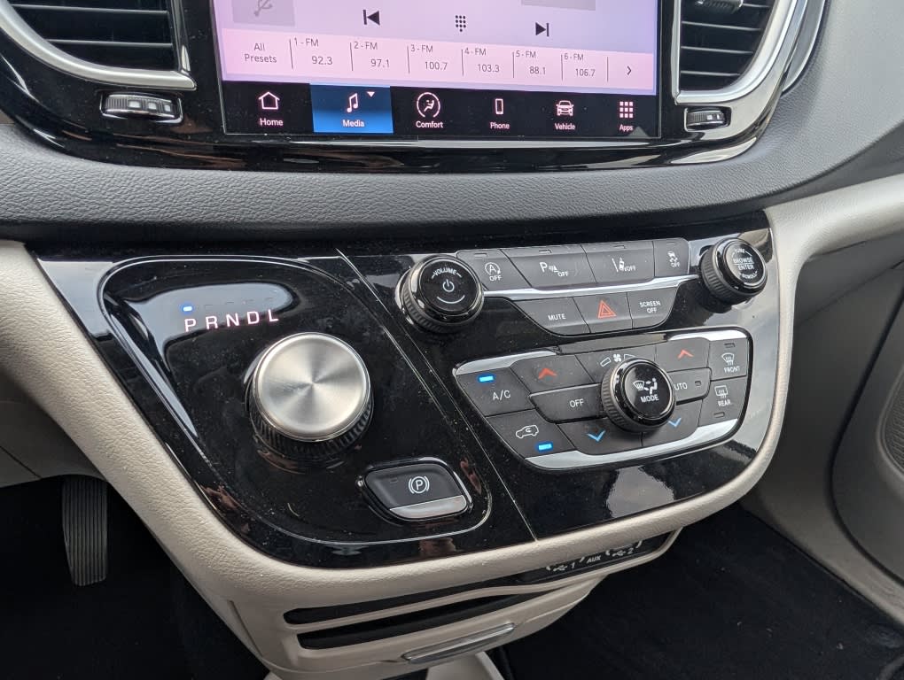 Thumbnail: 2023 Chrysler Pacifica - 21