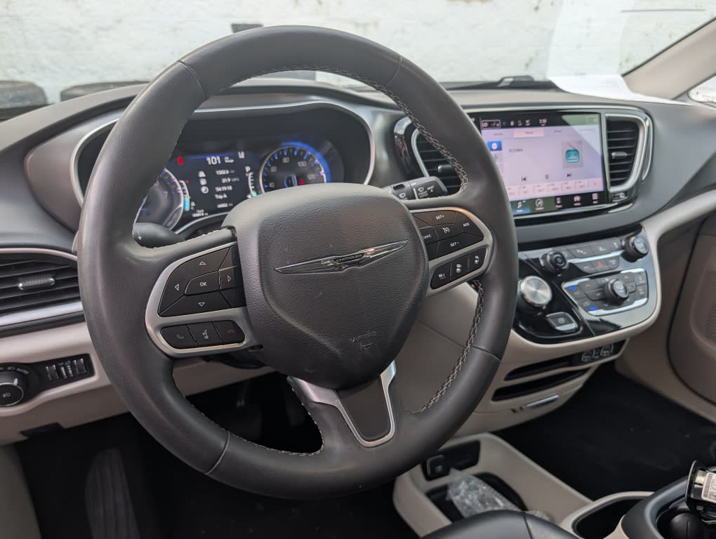 Thumbnail: 2023 Chrysler Pacifica - 11