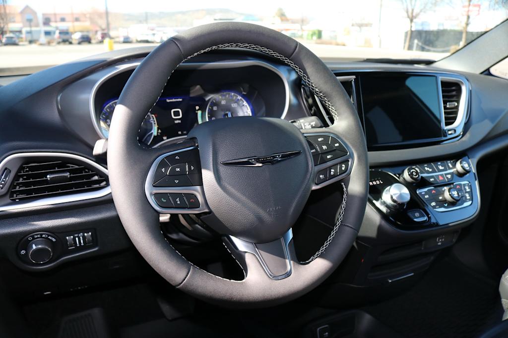 Thumbnail: 2026 Chrysler Voyager - 12