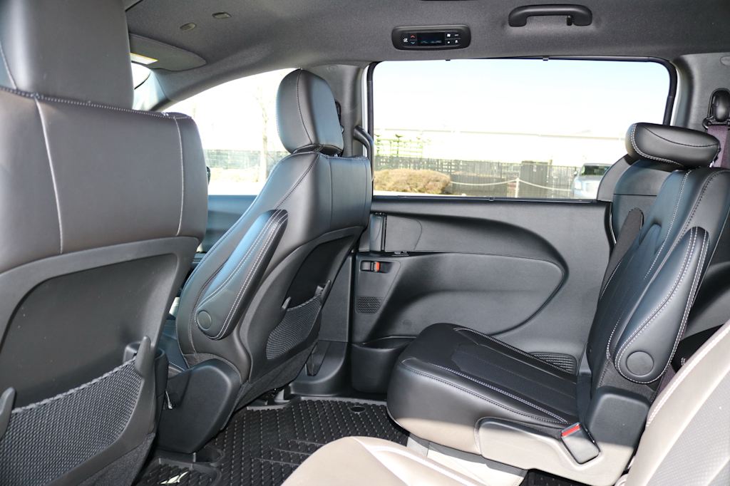 Thumbnail: 2026 Chrysler Voyager - 25