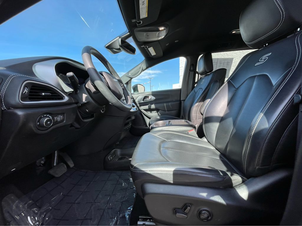 2023 Chrysler Pacifica Hybrid Touring L 11