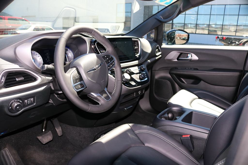 Thumbnail: 2026 Chrysler Pacifica - 2