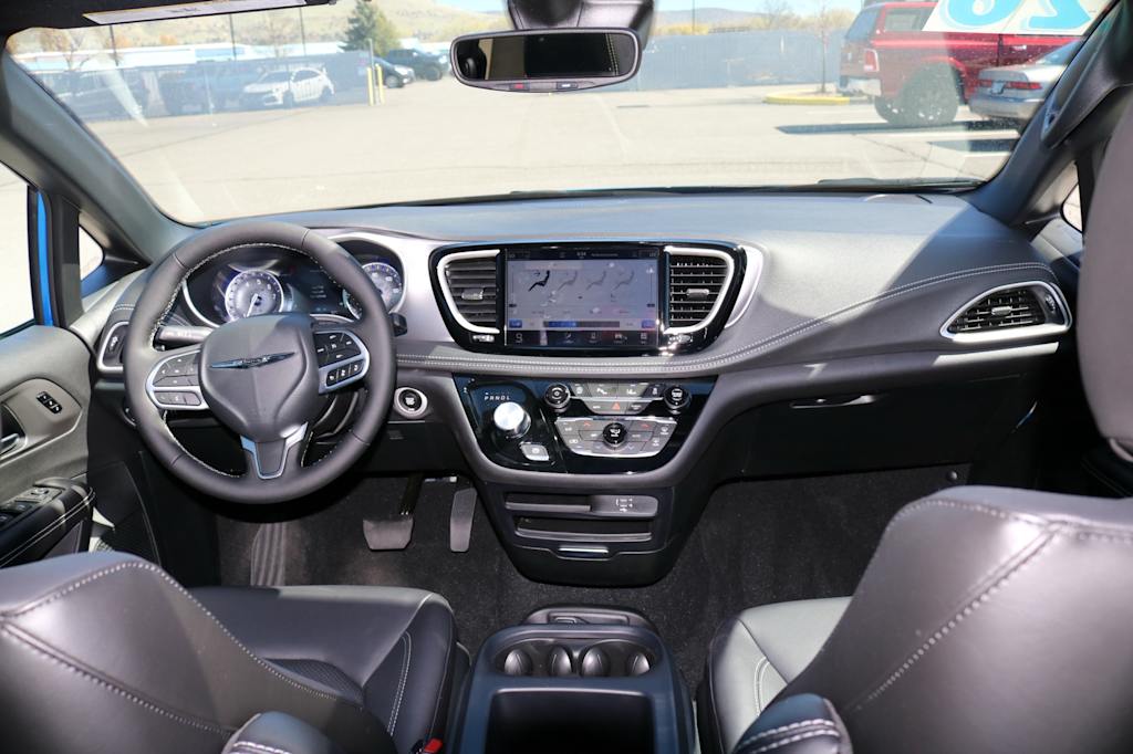 Thumbnail: 2026 Chrysler Pacifica - 8