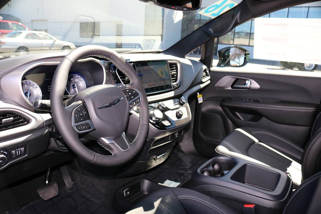 Thumbnail: 2026 Chrysler Pacifica - 2