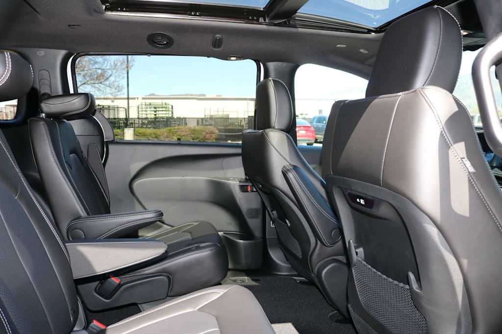 Thumbnail: 2026 Chrysler Pacifica - 11