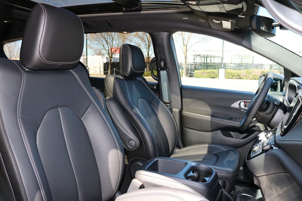 Thumbnail: 2026 Chrysler Pacifica - 9